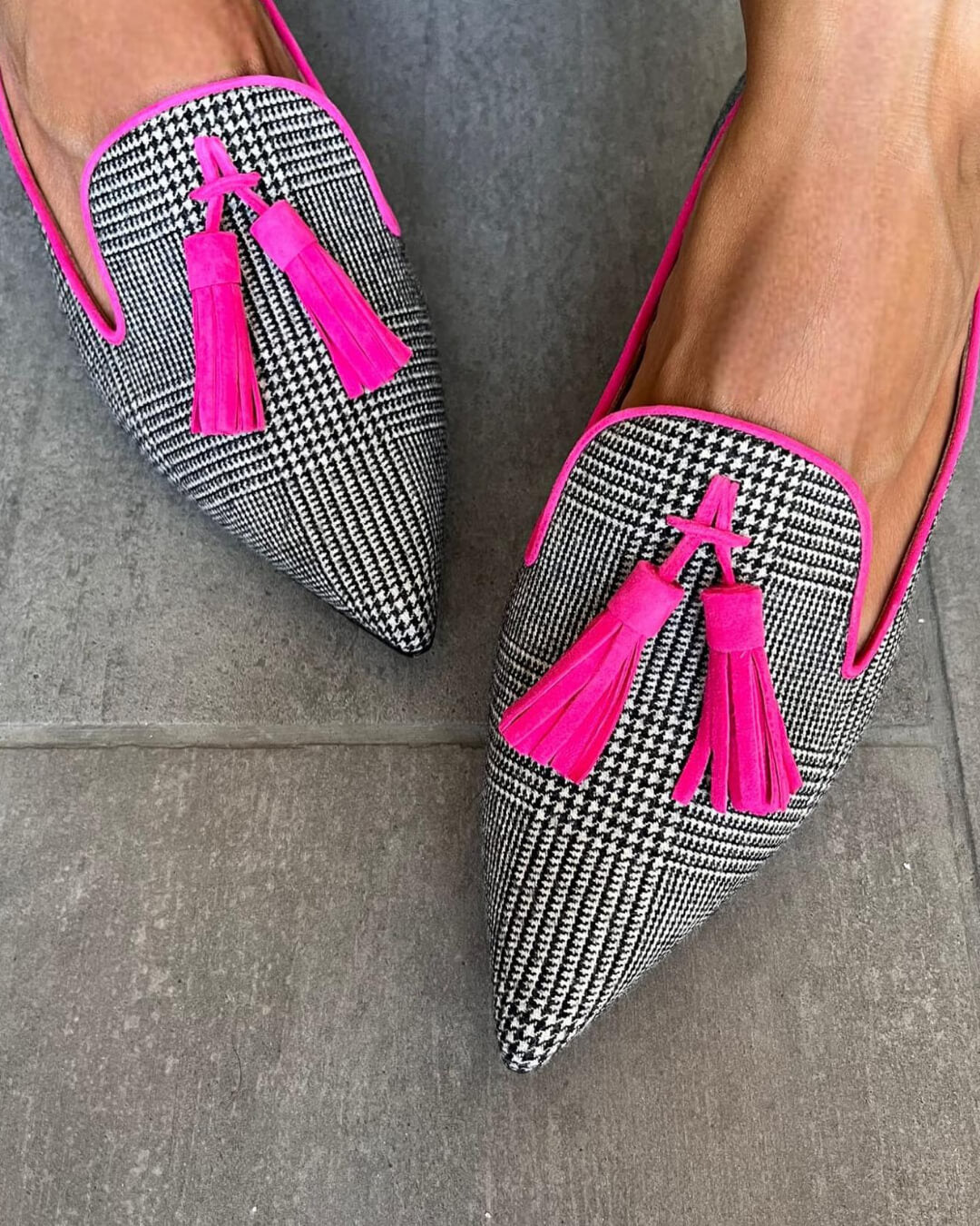 POINTED LOAFER WITH FLUORESCENT FRINGES